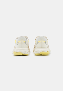 Фото № 4 с приближением к товару «‎Adidas Ozweego »