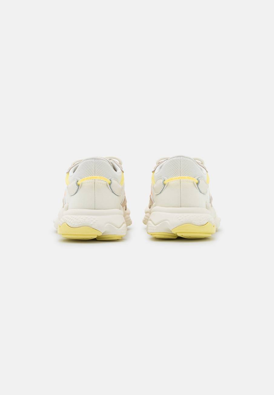 Фото № 4 с приближением к товару «‎Adidas Ozweego »