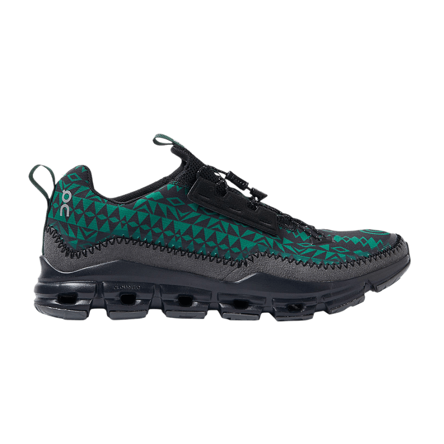 Фото № 1 с приближением к товару «‎SOUTH2 WEST8 x ON Women's Cloudaway Nepenthes - Black Evergreen»