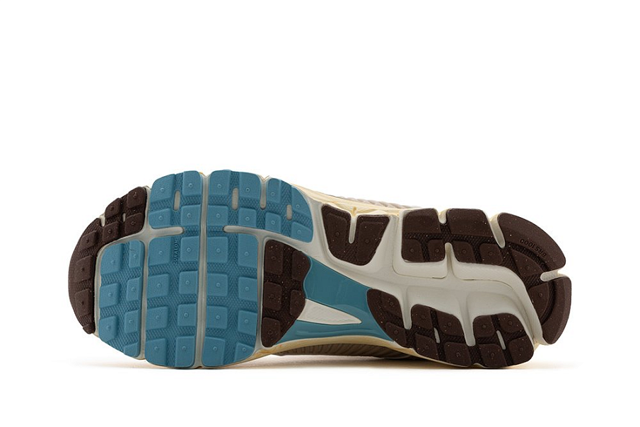 Фото № 5 с приближением к товару «‎ Nike Air Zoom Vomero 5 Running shoes»