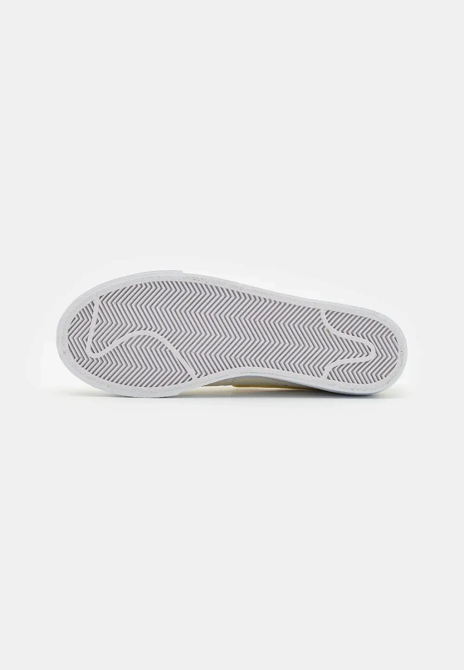 Фото № 4 с приближением к товару «‎BLAZER LOW PLATFORM»