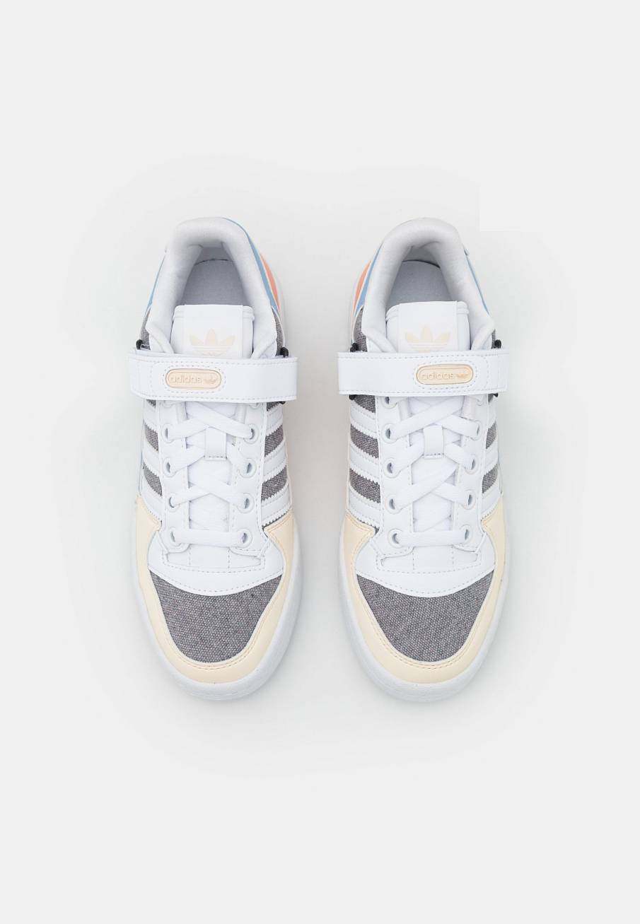 Фото № 5 с приближением к товару «‎Adidas Forum »