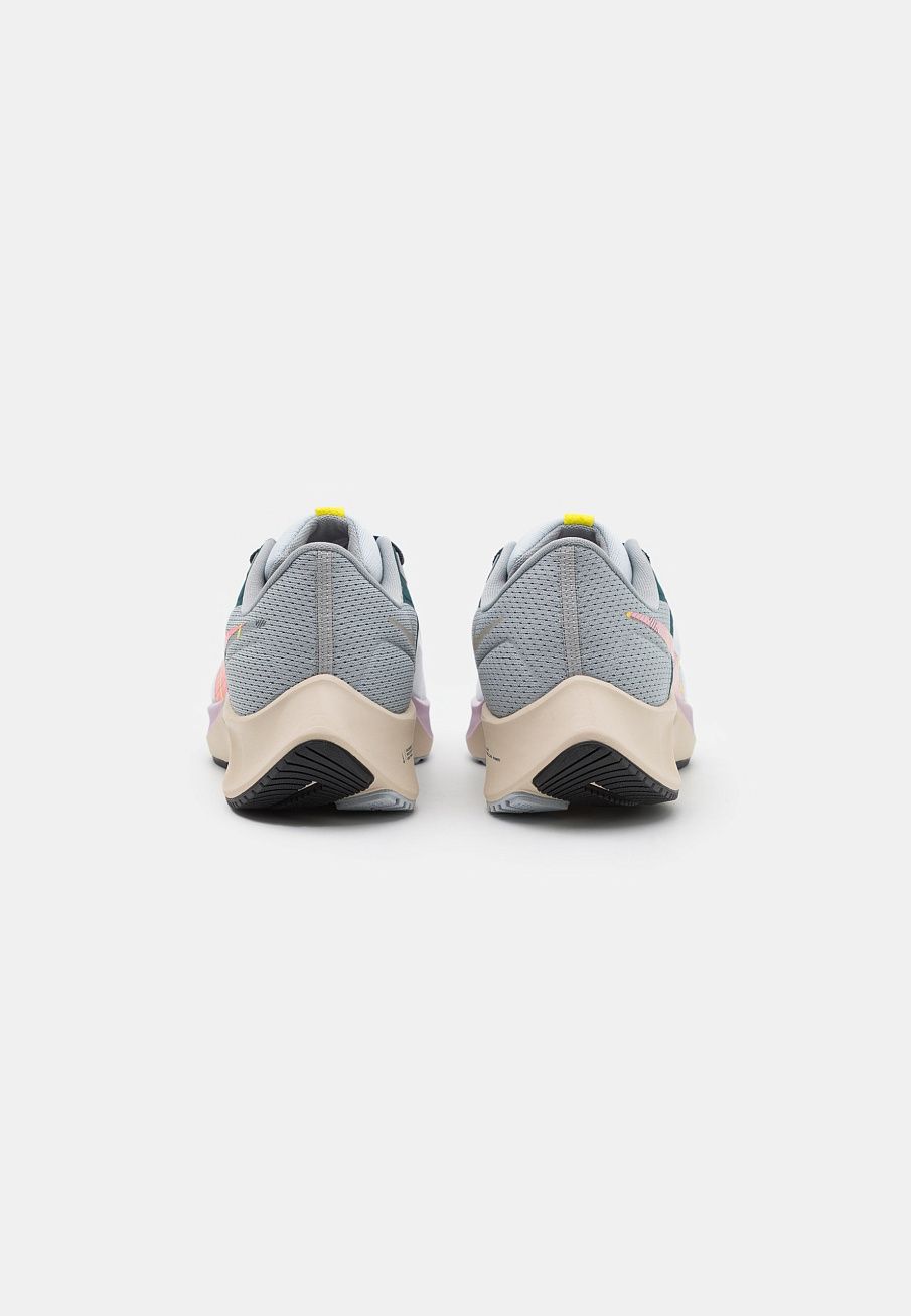 Фото № 3 с приближением к товару «‎Nike Air Zoom Pegasus 38»