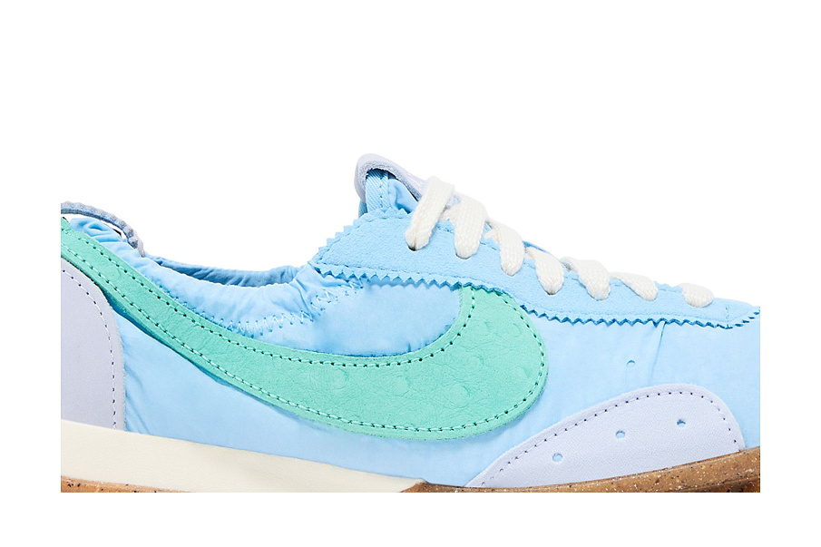 Фото № 3 с приближением к товару «‎Jacquemus x Nike Women's Moon Shoe Emerald Rise»
