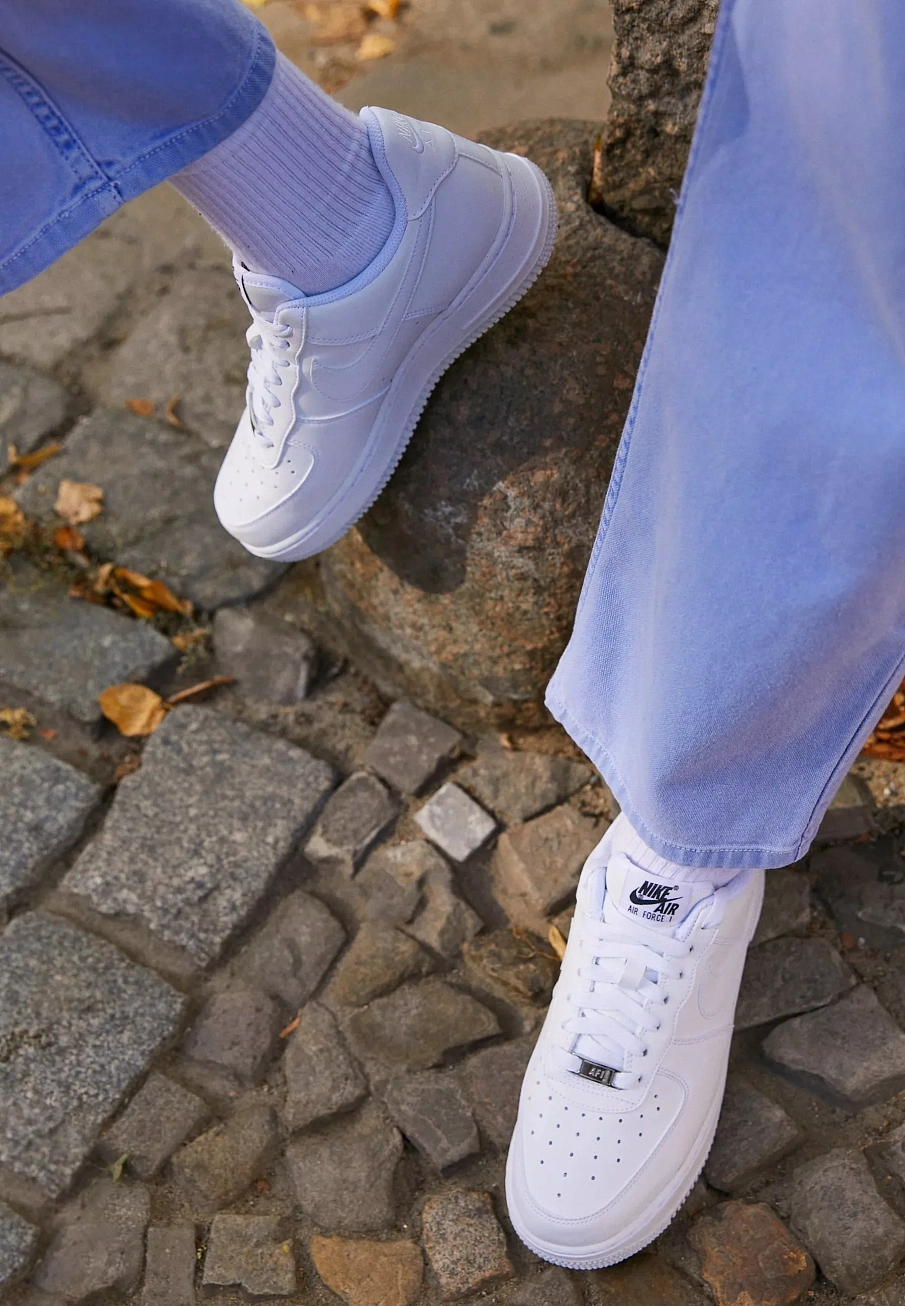 Фото № 3 с приближением к товару «‎AIR FORCE 1»
