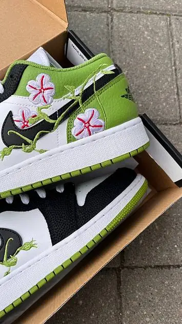 Air Jordan 1 Low SE Floral Vines - 2