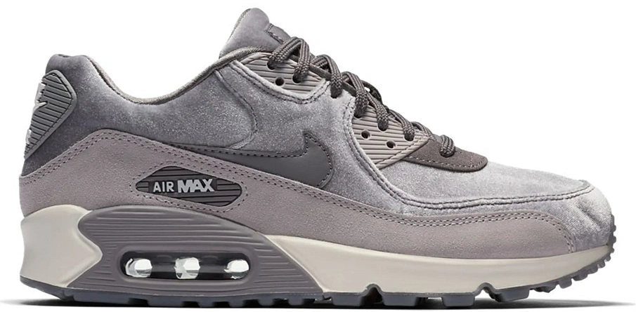 Фото № 1 с приближением к товару «‎Nike Air Max 90 Velvet Gunsmoke »
