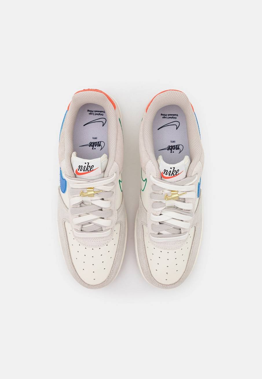 Фото № 5 с приближением к товару «‎Nike Air Force 1 »