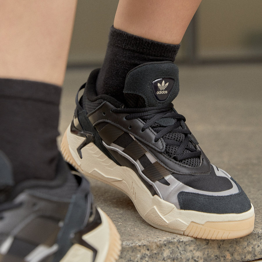 Фото № 2 с приближением к товару «‎Adidas »