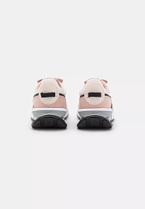 Фото № 3 с приближением к товару «‎W AIR MAX PRE DAY NN»