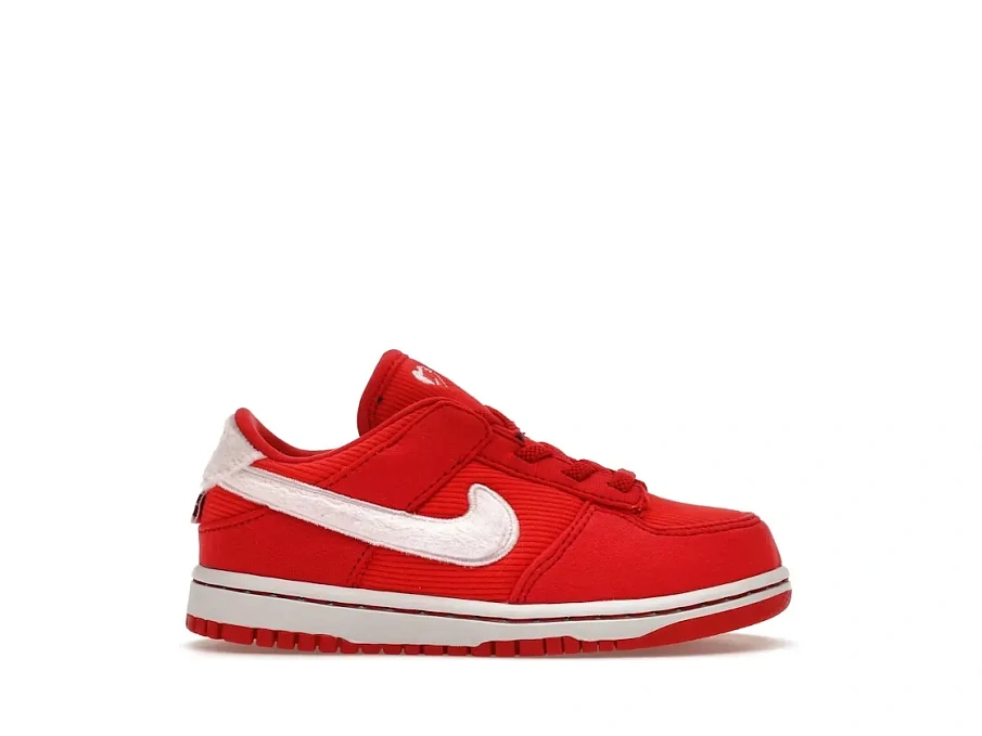 Фото № 1 с приближением к товару «‎Nike Dunk Low»
