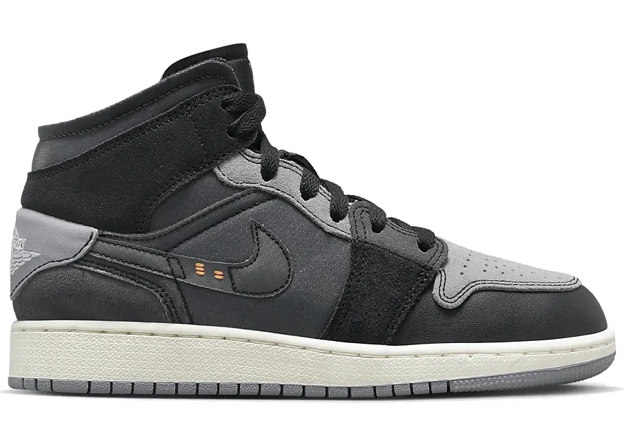 Фото № 1 с приближением к товару «‎Jordan 1 Mid Craft Inside Out Black »