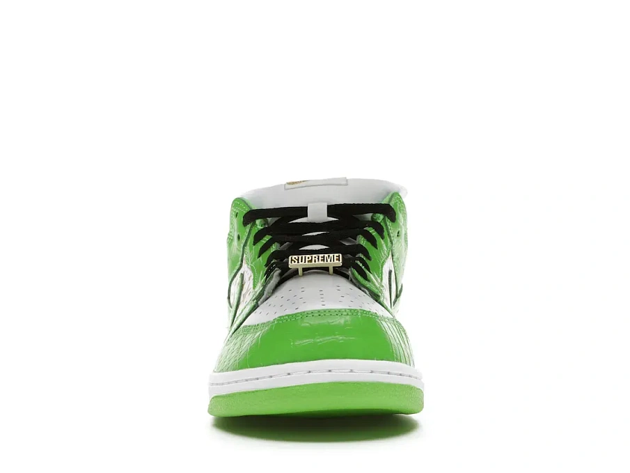 Фото № 2 с приближением к товару «‎Nike SB Dunk Low Supreme Stars Mean Green (2021)»