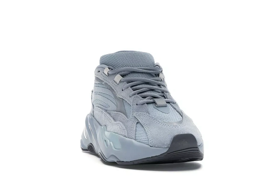 Фото № 4 с приближением к товару «‎adidas Yeezy Boost 700 V2 Hospital Blue»