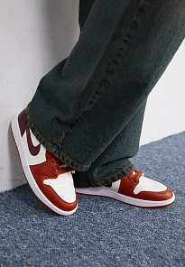 Фото № 2 с приближением к товару «‎AIR JORDAN 1 MID»