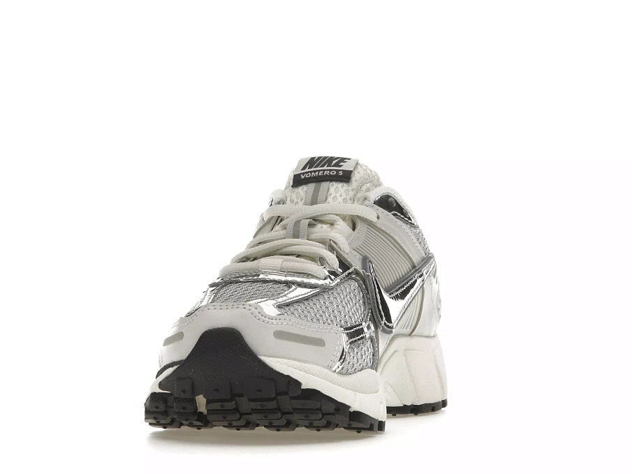 Фото № 4 с приближением к товару «‎Nike Zoom Vomero 5 Photon Dust Metallic Silver »