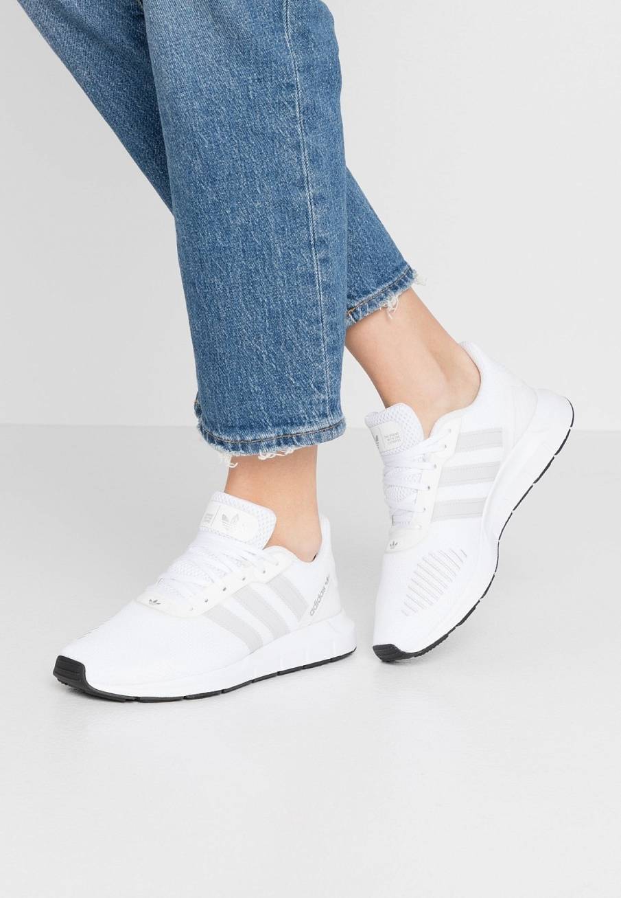 Фото № 1 с приближением к товару «‎Adidas Swift »