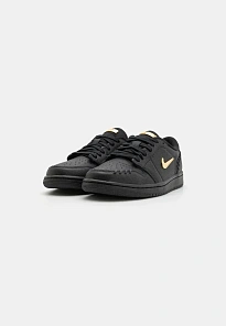 Фото № 4 с приближением к товару «‎AIR JORDAN 1 »