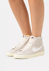 Фото № 3 с приближением к товару «‎W BLAZER MID '77 VNTG»