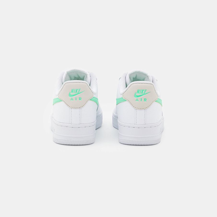 Фото № 4 с приближением к товару «‎Nike Air Force 1 »