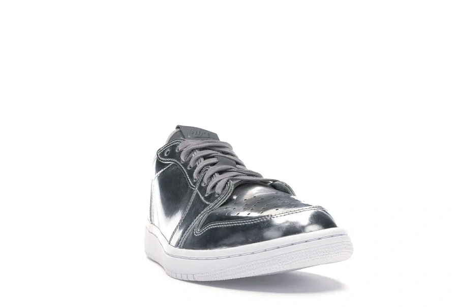 Фото № 3 с приближением к товару «‎Jordan 1 Retro Low Pinnacle Metallic Silver»