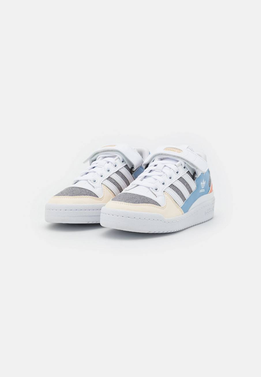 Фото № 3 с приближением к товару «‎Adidas Forum »