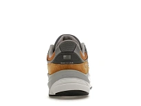 Фото № 4 с приближением к товару «‎New Balance 990v6»