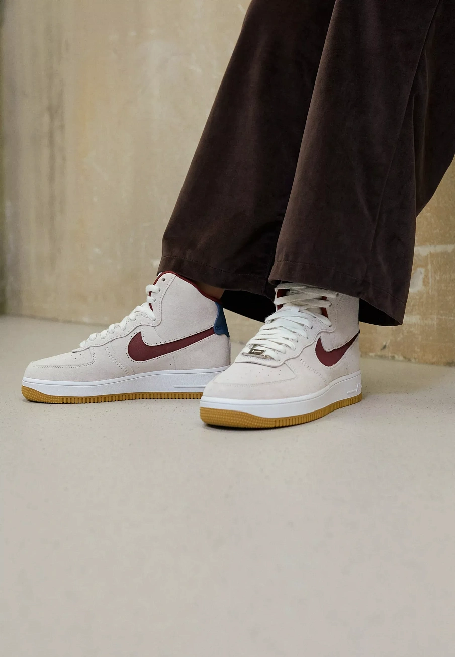 Фото № 3 с приближением к товару «‎W AF1 SCULPT»