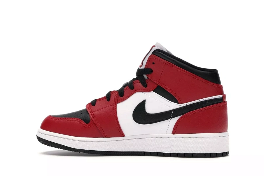 Фото № 6 с приближением к товару «‎Jordan 1 Mid Chicago Black Toe »
