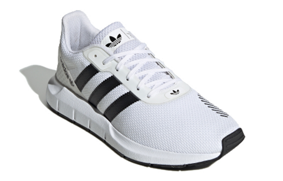 Фото № 2 с приближением к товару «‎adidas Swift Run RF Cloud White»