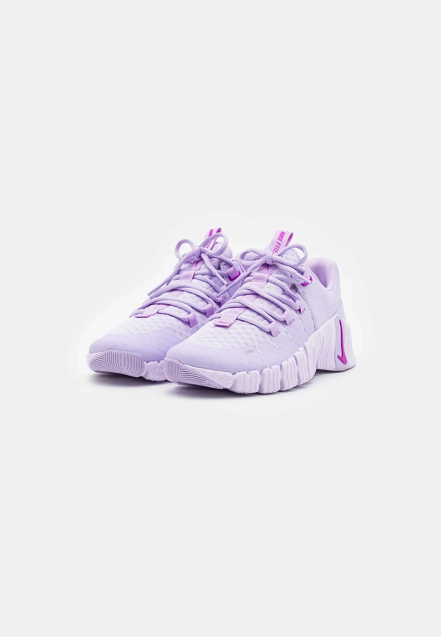 Фото № 4 с приближением к товару «‎Training shoe»