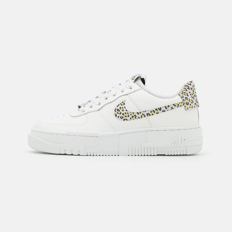 Фото № 1 с приближением к товару «‎Nike Air Force 1 Pixel »