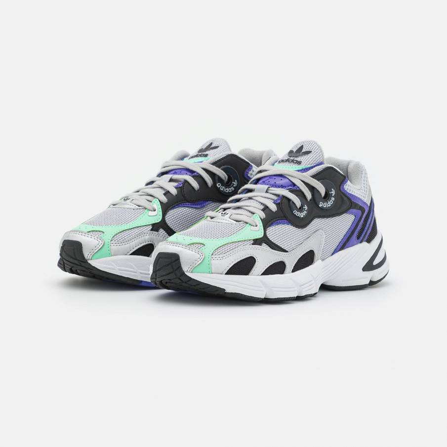Фото № 3 с приближением к товару «‎Adidas Astir »