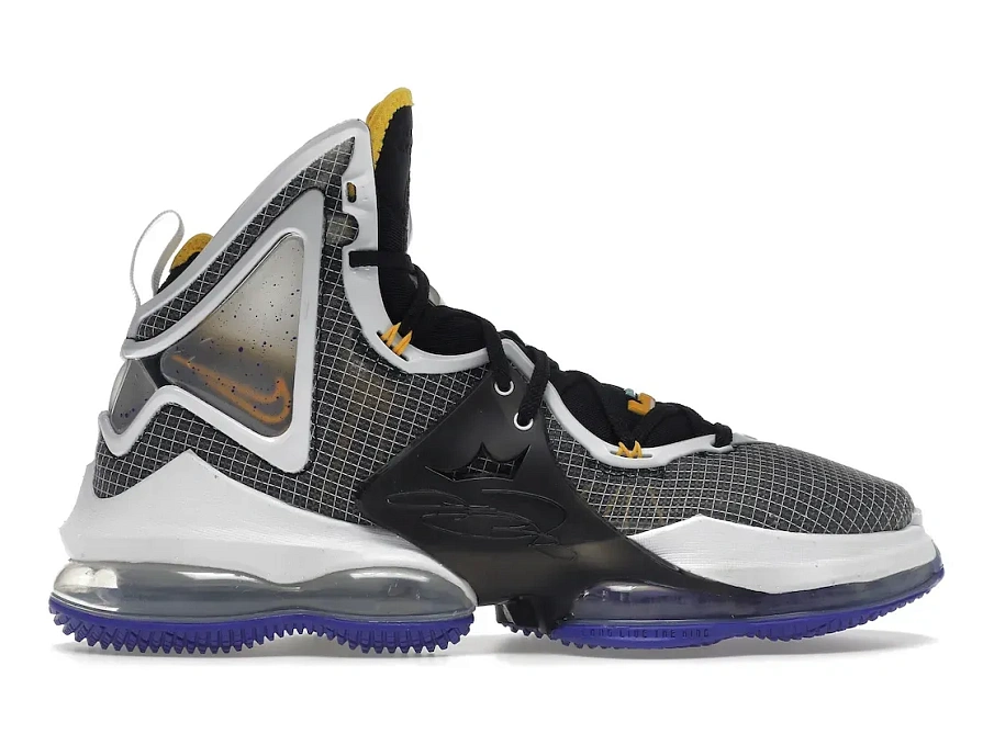 Фото № 1 с приближением к товару «‎Nike LeBron 19 Hardwood Classic»