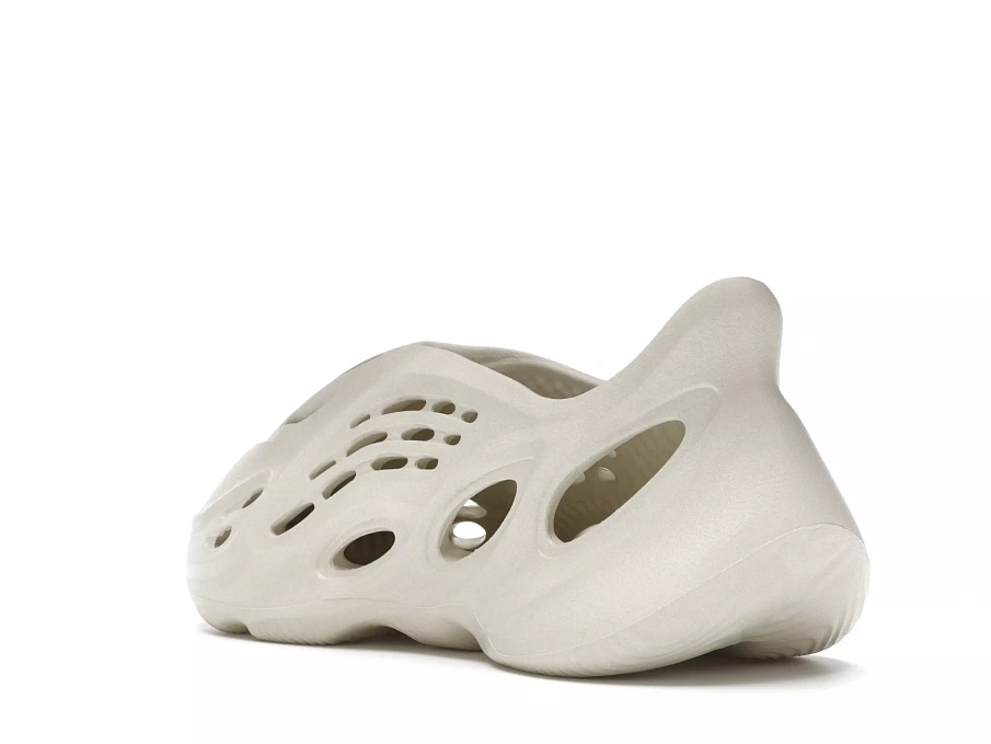 Фото № 3 с приближением к товару «‎adidas Yeezy Foam RNNR Sand»