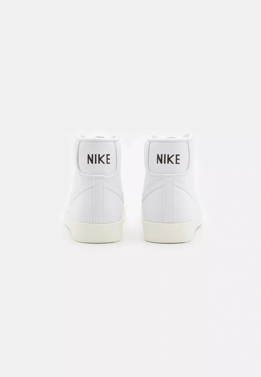 Фото № 1 с приближением к товару «‎BLAZER MID 77 »