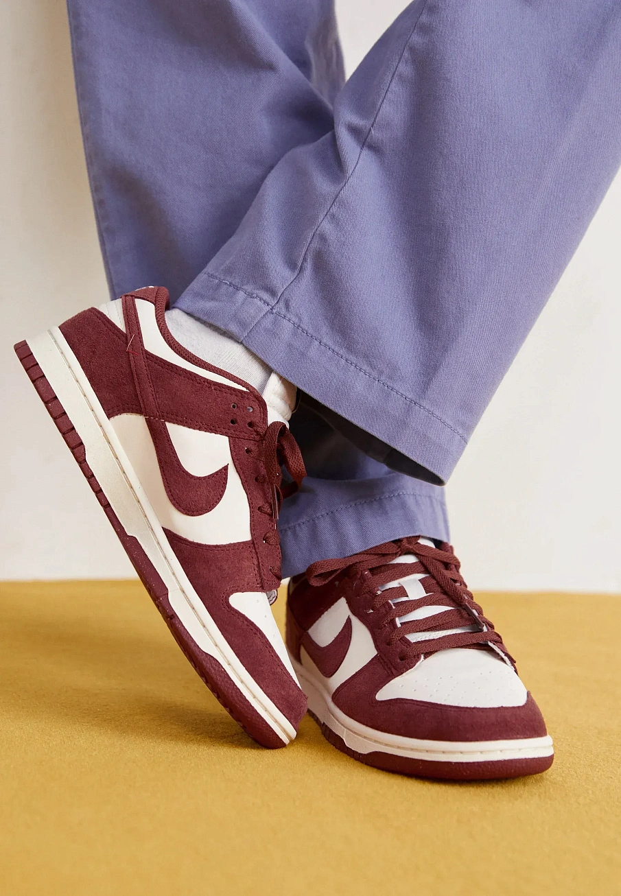 Фото № 2 с приближением к товару «‎DUNK LOW»