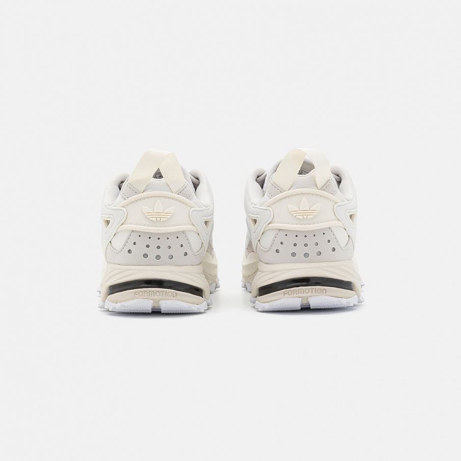 Фото № 4 с приближением к товару «‎Adidas Hyperturf »