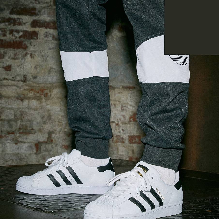 Фото № 5 с приближением к товару «‎Adidas Superstar »