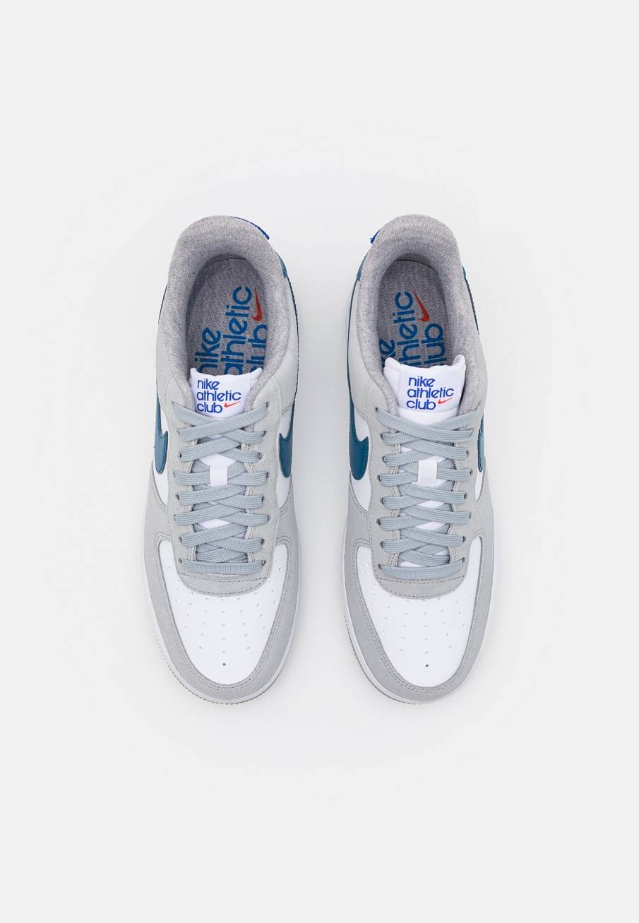 Фото № 4 с приближением к товару «‎Nike Air Force 1 07 Lv8 »