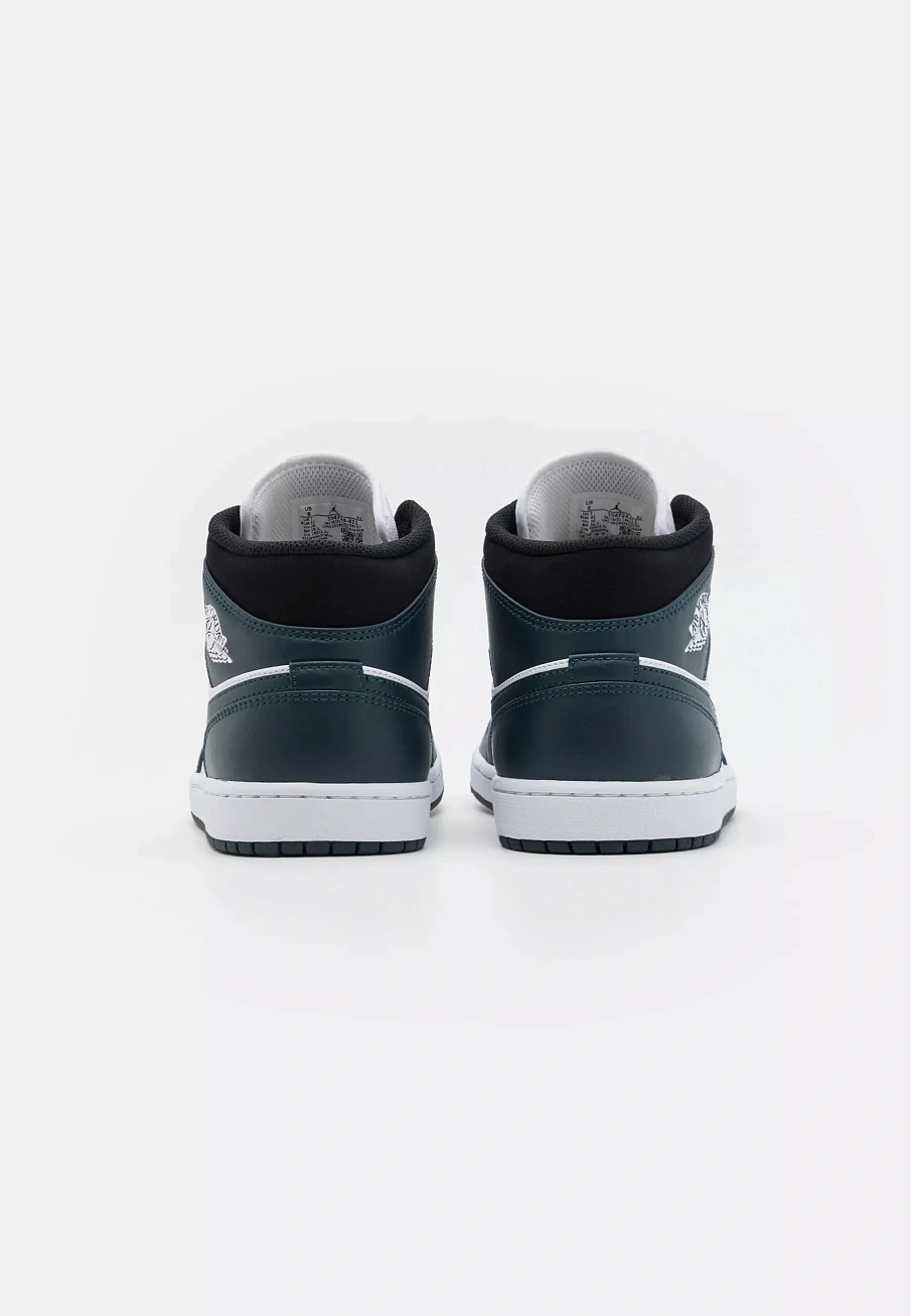 Фото № 3 с приближением к товару «‎AIR JORDAN 1 MID»