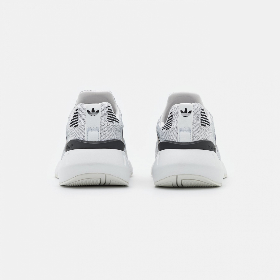 Фото № 4 с приближением к товару «‎Adidas Swift 22 »