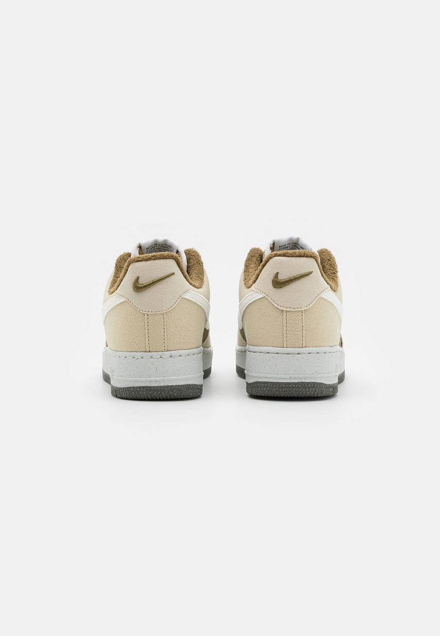 Фото № 3 с приближением к товару «‎Nike Air Force 1 ’07 Lv8 »