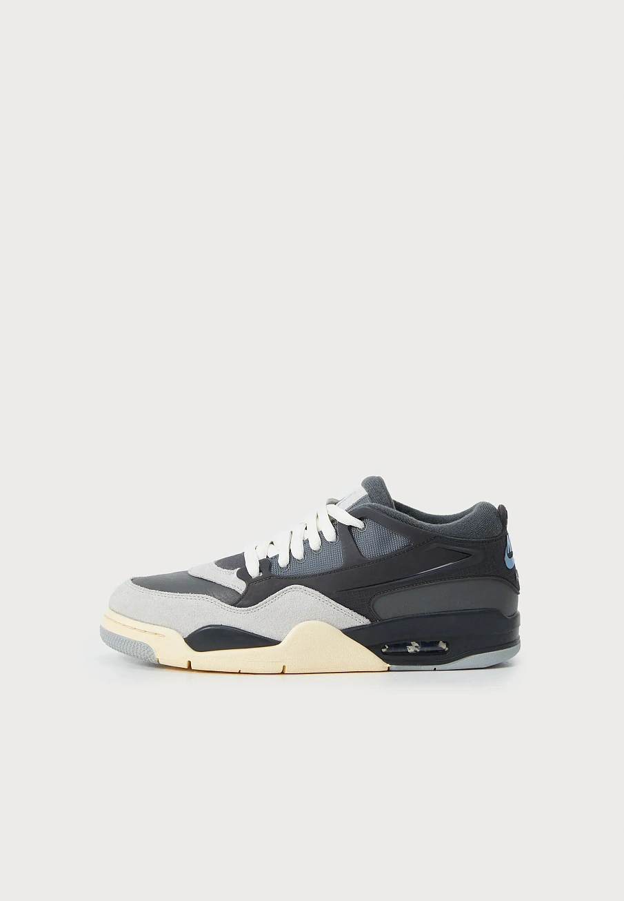 Фото № 1 с приближением к товару «‎AIR JORDAN 4 RM»