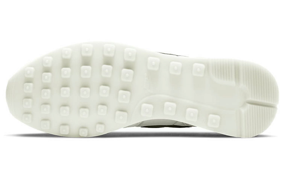 Фото № 3 с приближением к товару «‎Nike WMNS Internationalist GrayBlack»