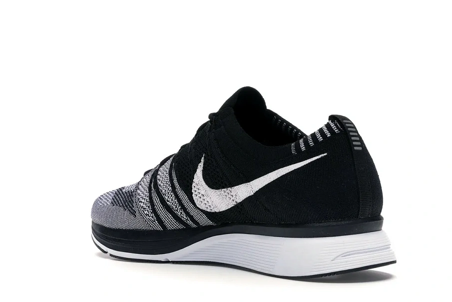 Фото № 6 с приближением к товару «‎Nike Flyknit Trainer Oreo»