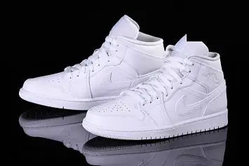 Nike Air Jordan 1 Retro Triple  - 2