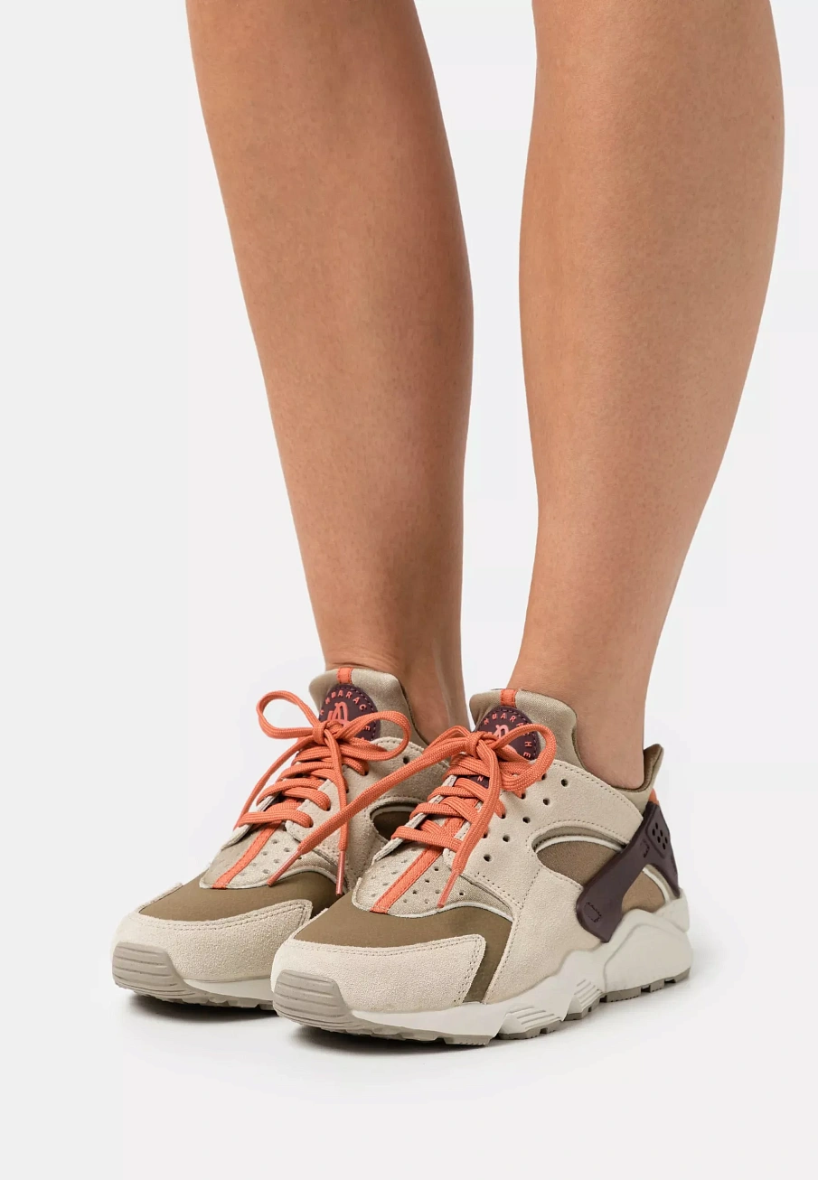 Фото № 3 с приближением к товару «‎AIR HUARACHE»