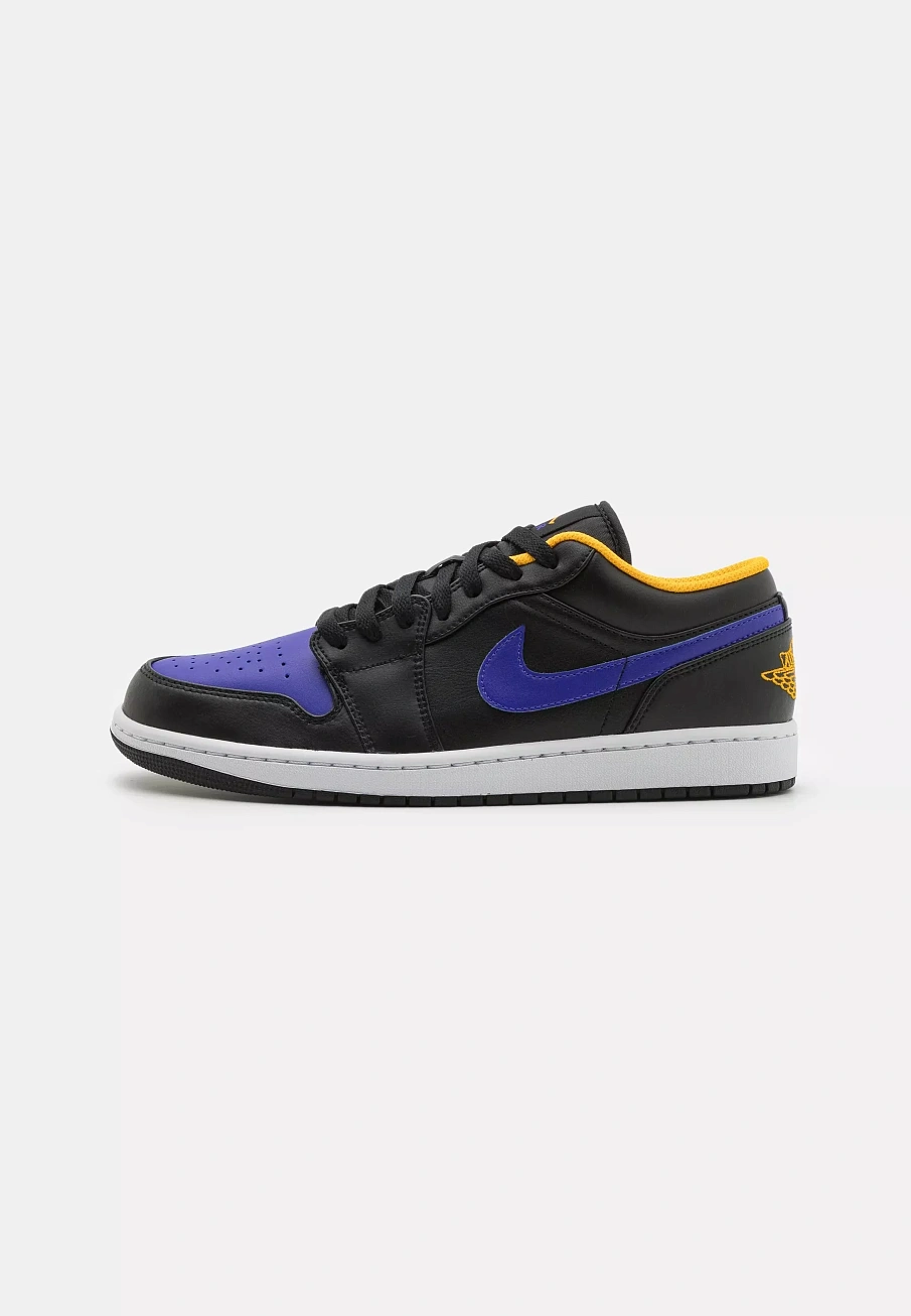 Фото № 1 с приближением к товару «‎AIR JORDAN 1»