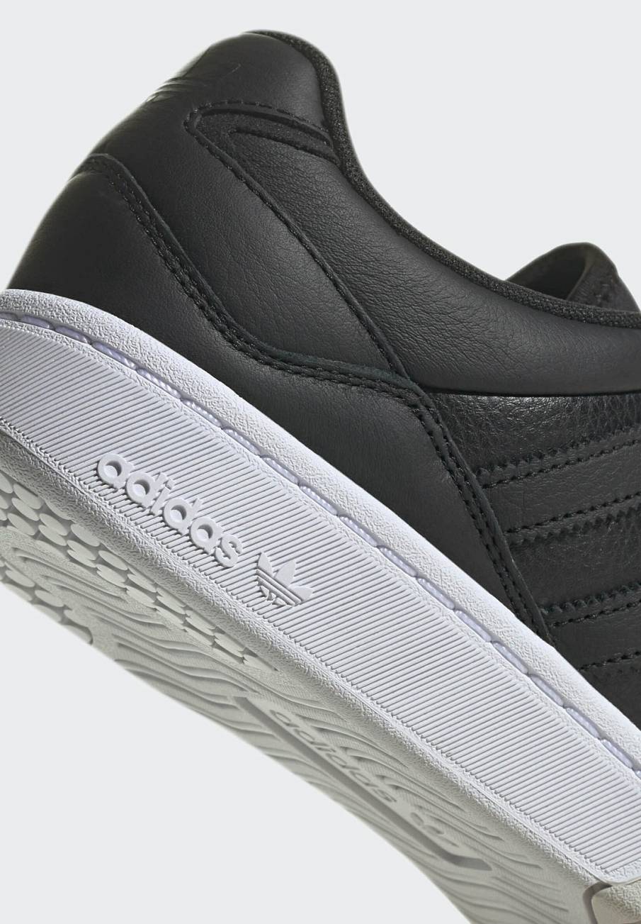 Фото № 1 с приближением к товару «‎Adidas Courtic »